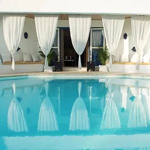 La Majorelle 3* Pertuis